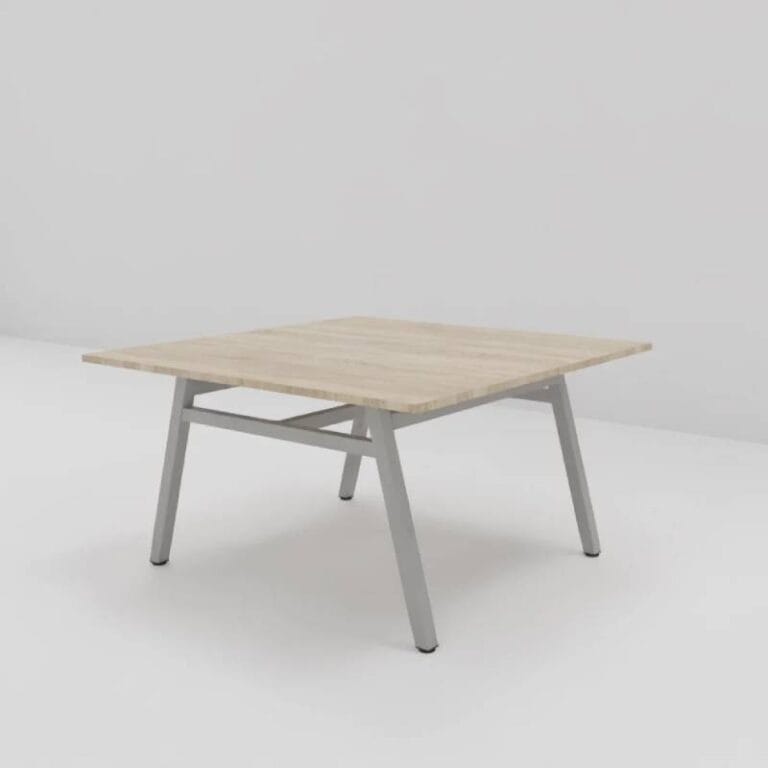 Stół konferencyjny 140x140x76cm, na nogach metalowych A